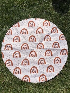 Round Cognac Reversible Playmat in Rainbow Confetti